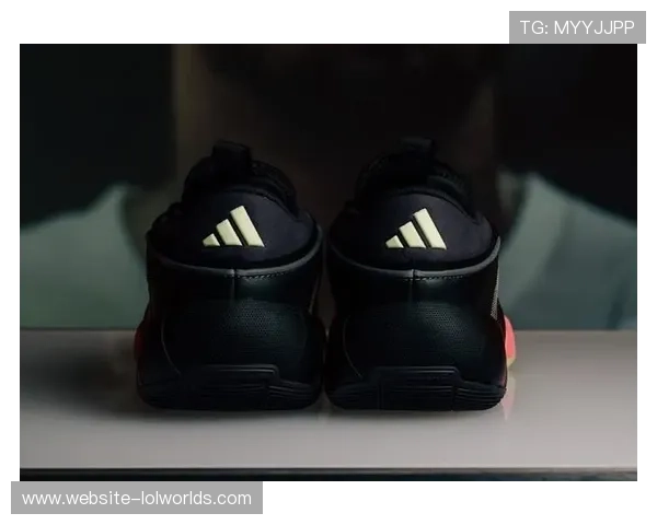 米切尔推出个人签名鞋 强势成为阿迪达斯主打新星