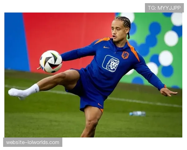 即时战报：哈维-西蒙斯世界波破门，莱比锡客场领先柏林联