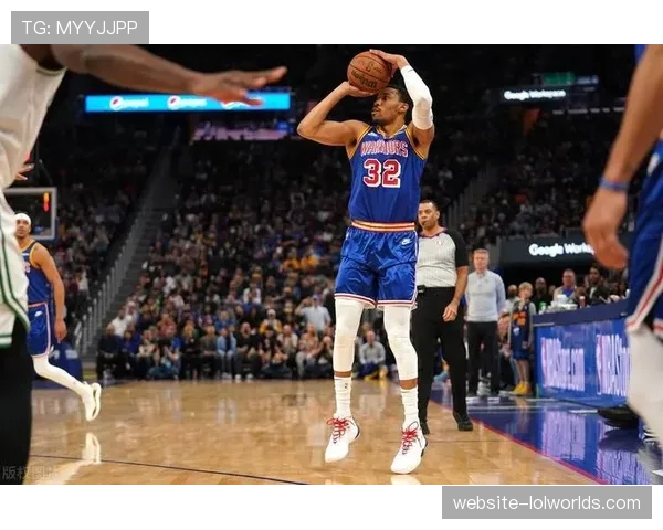 特写：勒沃库森老将塔赛后指导年轻中卫，传承防守经验